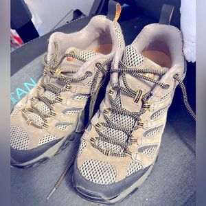 EUC Merrell Moab Ventilator Hiking Shoes men 9.5 Gortex